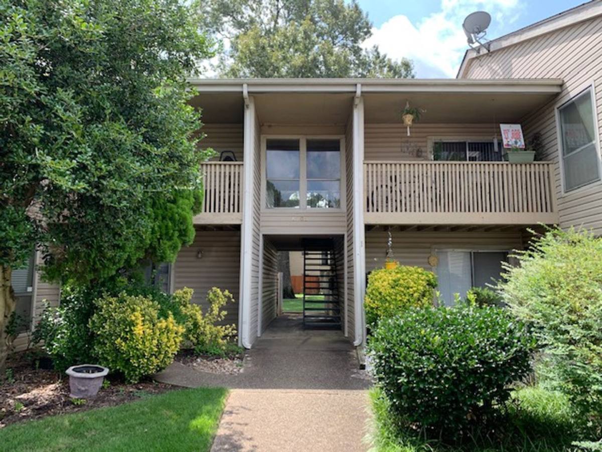 Condo for rent at 6705 Majestic Oak Place, Memphis, TN 38120