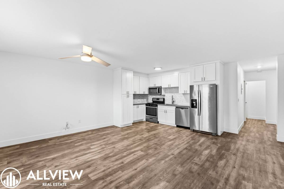 Apartment for rent at 17 C Pacific Ave, Surfside, CA 90743