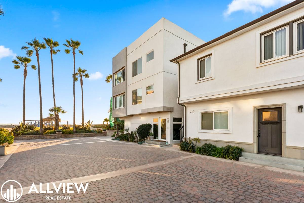 Apartment for rent at 17 C Pacific Ave, Surfside, CA 90743