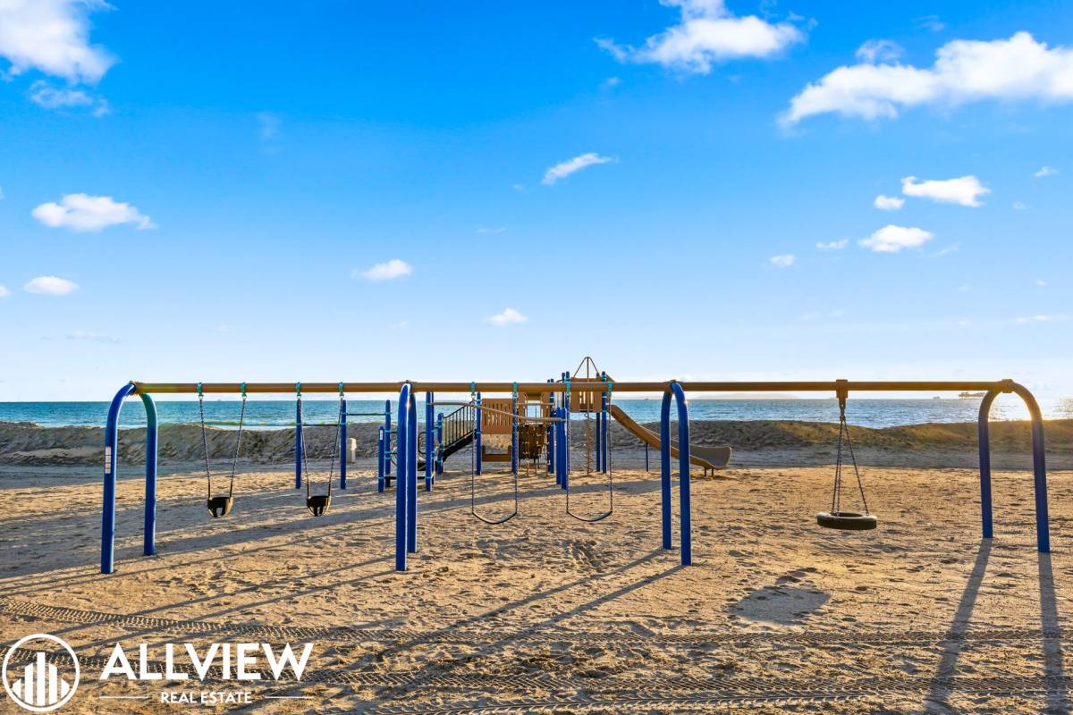 Apartment for rent at 17 C Pacific Ave, Surfside, CA 90743