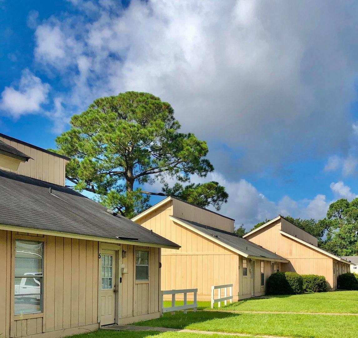 Apartment for rent at 1630 Broad Ave, Gulfport, MS 39501