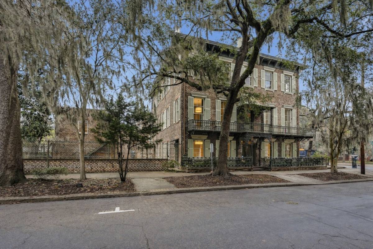 Apartment for rent at 124 E McDonough St, Savannah, GA 31401