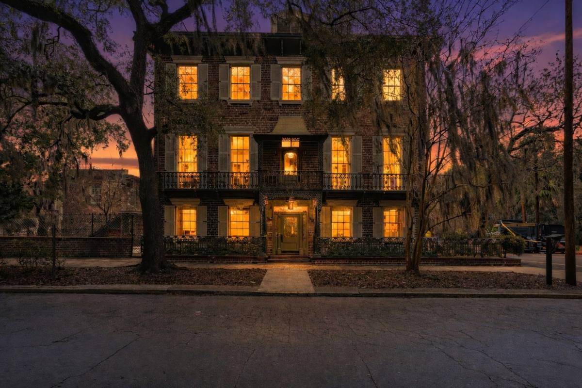 Apartment for rent at 124 E McDonough St, Savannah, GA 31401