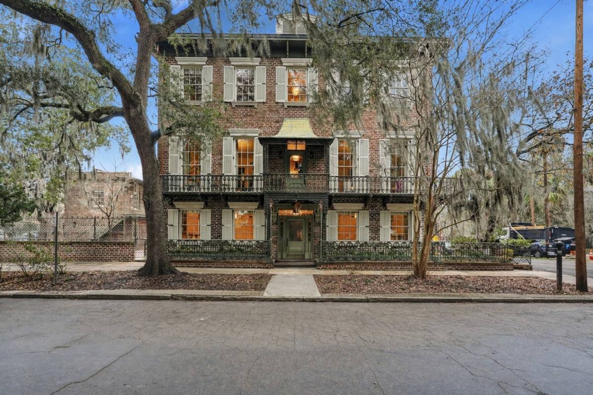 Apartment for rent at 124 E McDonough St, Savannah, GA 31401
