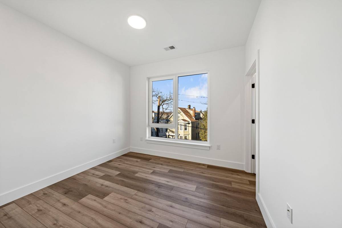 Apartment for rent at 560-572 13th Ave, Newark, NJ 07103