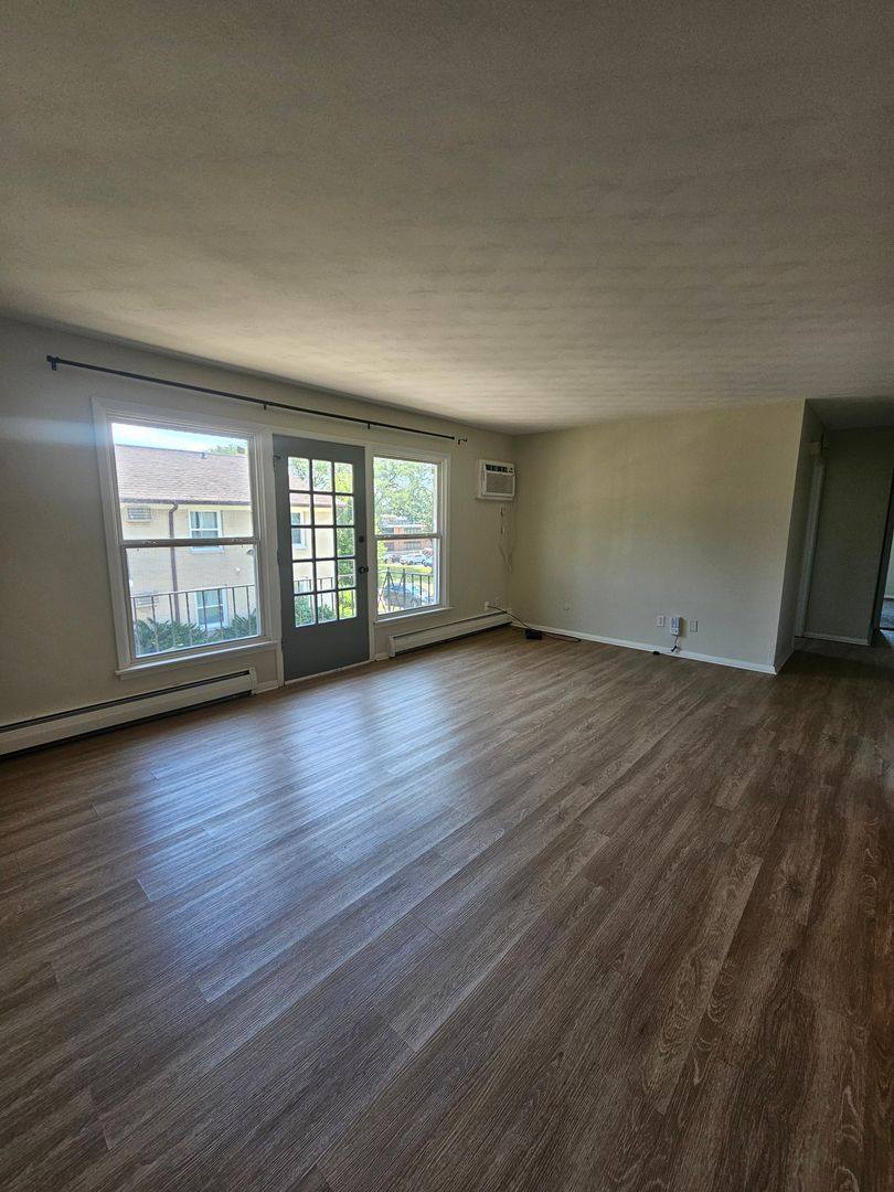 Apartment for rent at 1656-1666 W 42nd St, Davenport, IA 52806