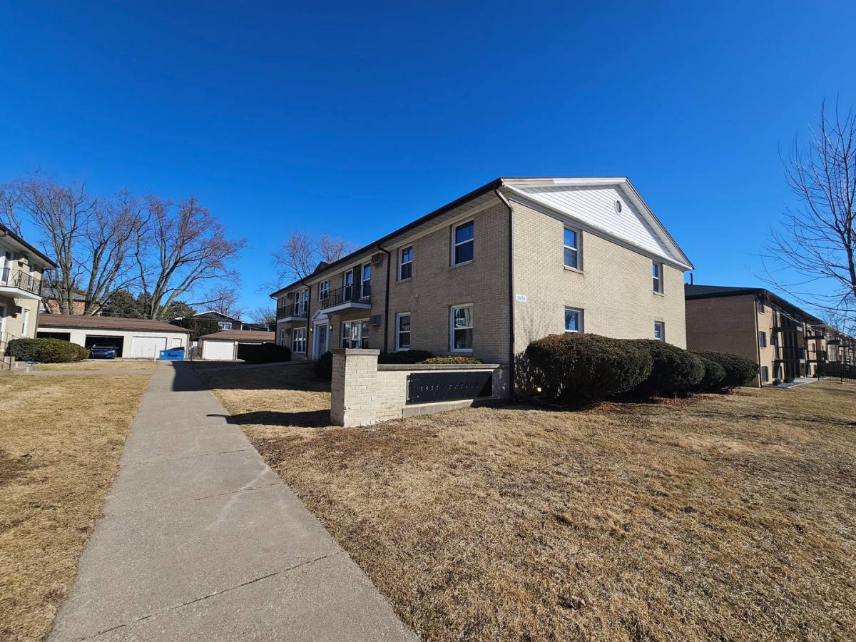 Apartment for rent at 1656-1666 W 42nd St, Davenport, IA 52806