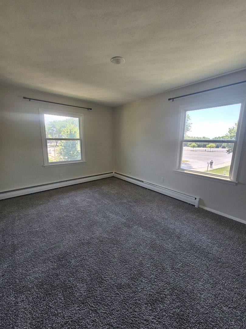 Apartment for rent at 1656-1666 W 42nd St, Davenport, IA 52806