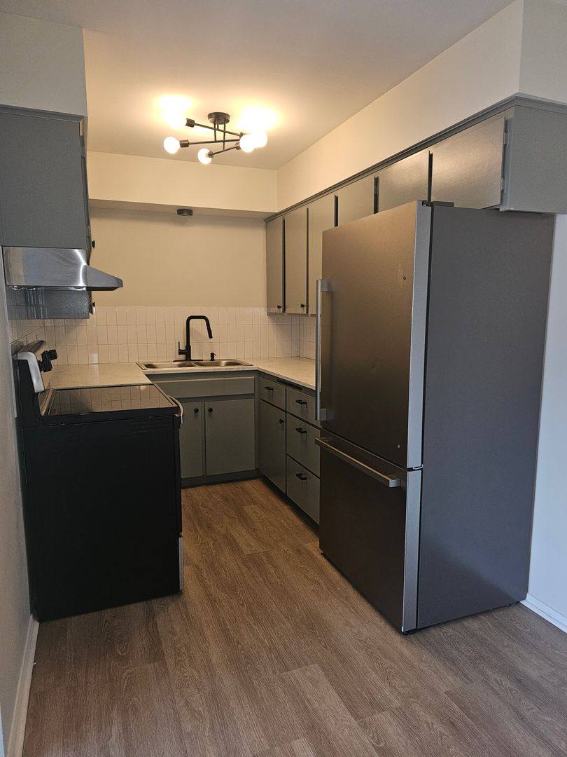 Apartment for rent at 1656-1666 W 42nd St, Davenport, IA 52806