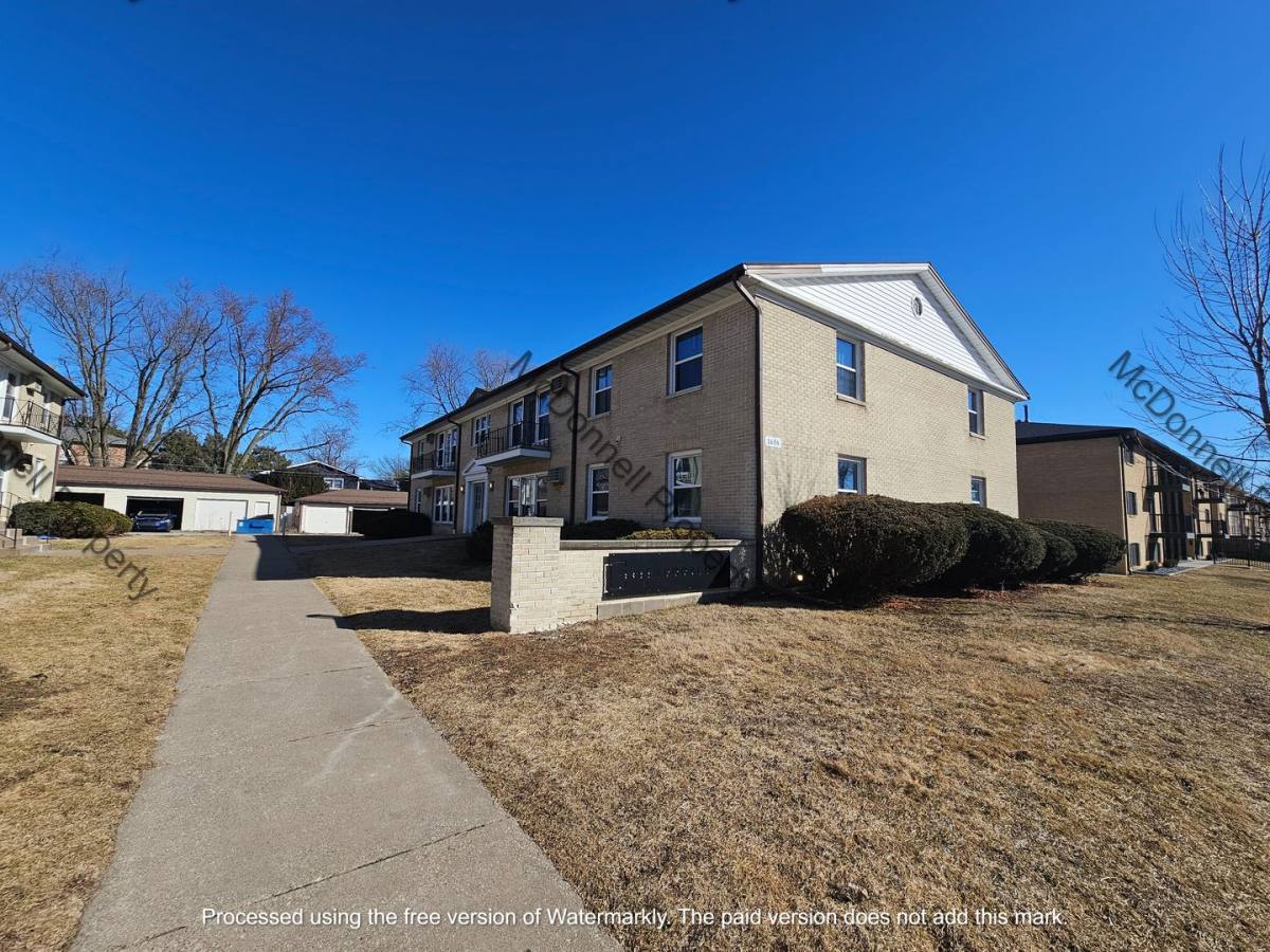 Apartment for rent at 1656-1666 W 42nd St, Davenport, IA 52806
