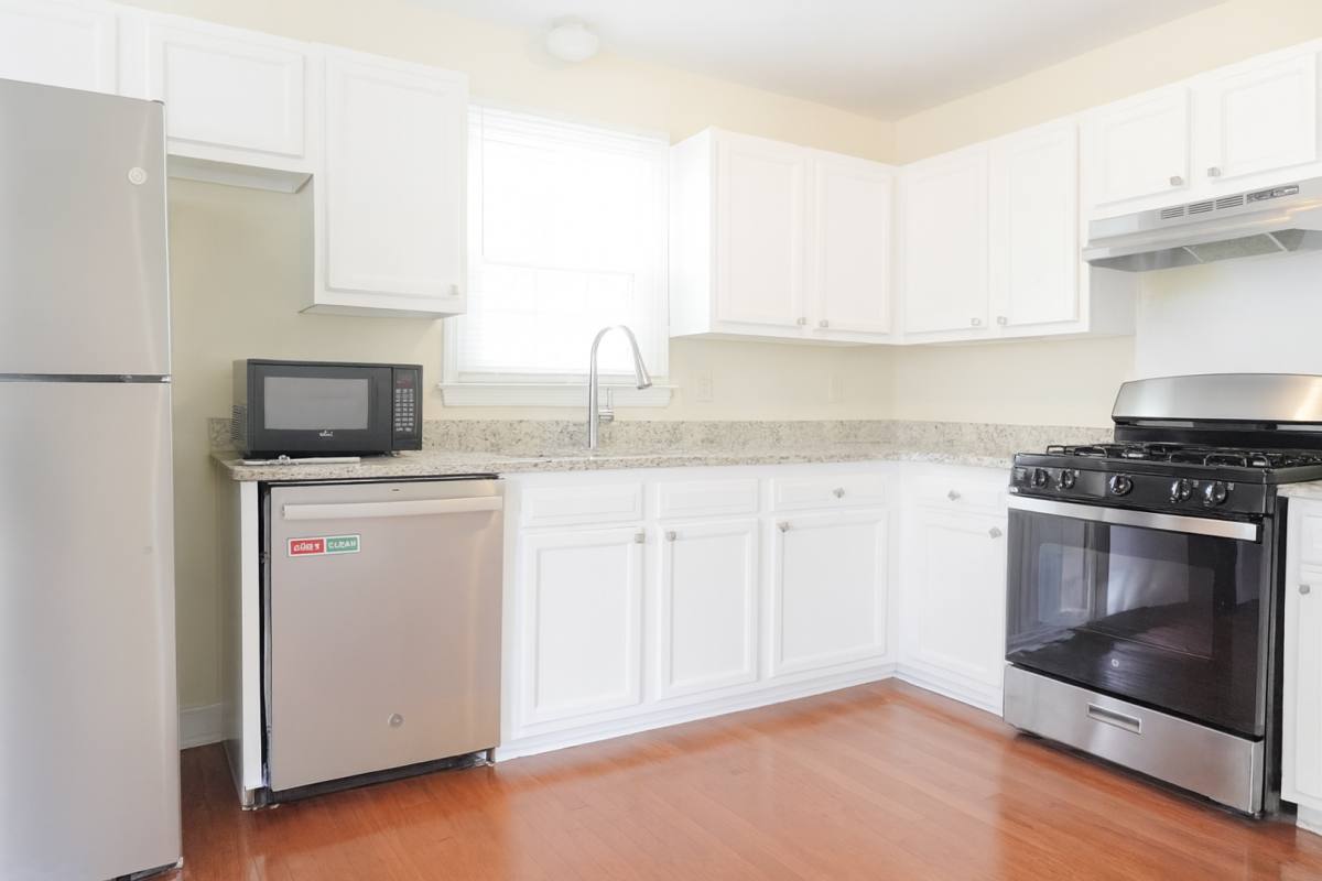House for rent at 61 Cooper St, Charleston, SC 29403