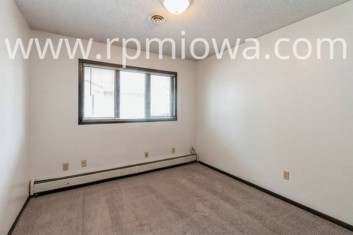 Apartment for rent at 1507 N Dakota Ave, Ames, IA 50014