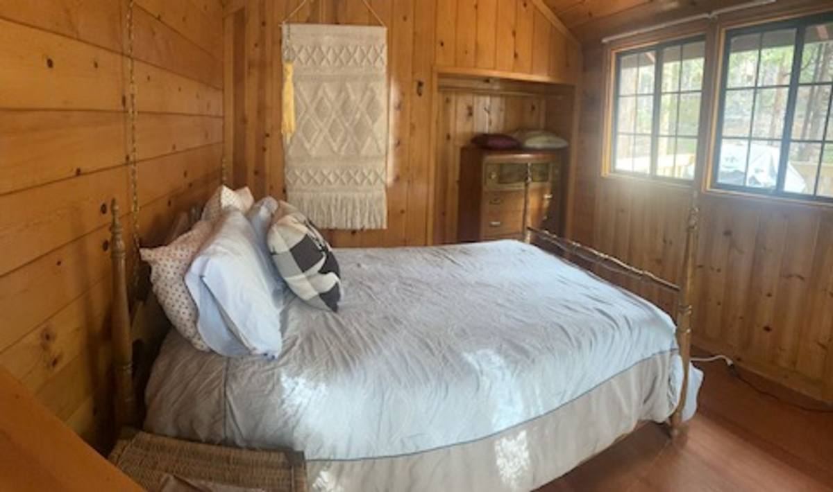 House for rent at 54991 Pine Crest Ave, Idyllwild, CA 92549