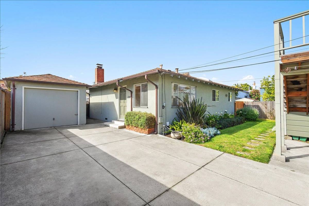 House for rent at 2208 Buena Vista Ave, Alameda, CA 94501