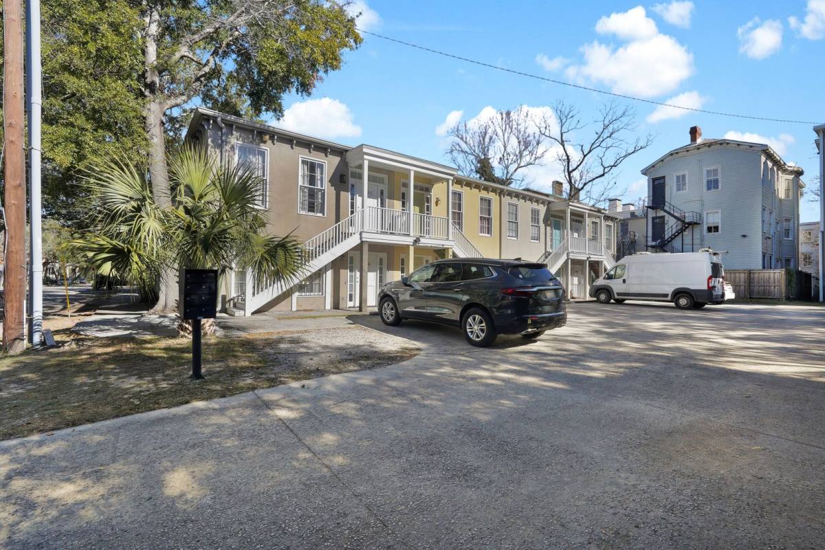 Apartment for rent at 702 Tattnall St, Savannah, GA 31401