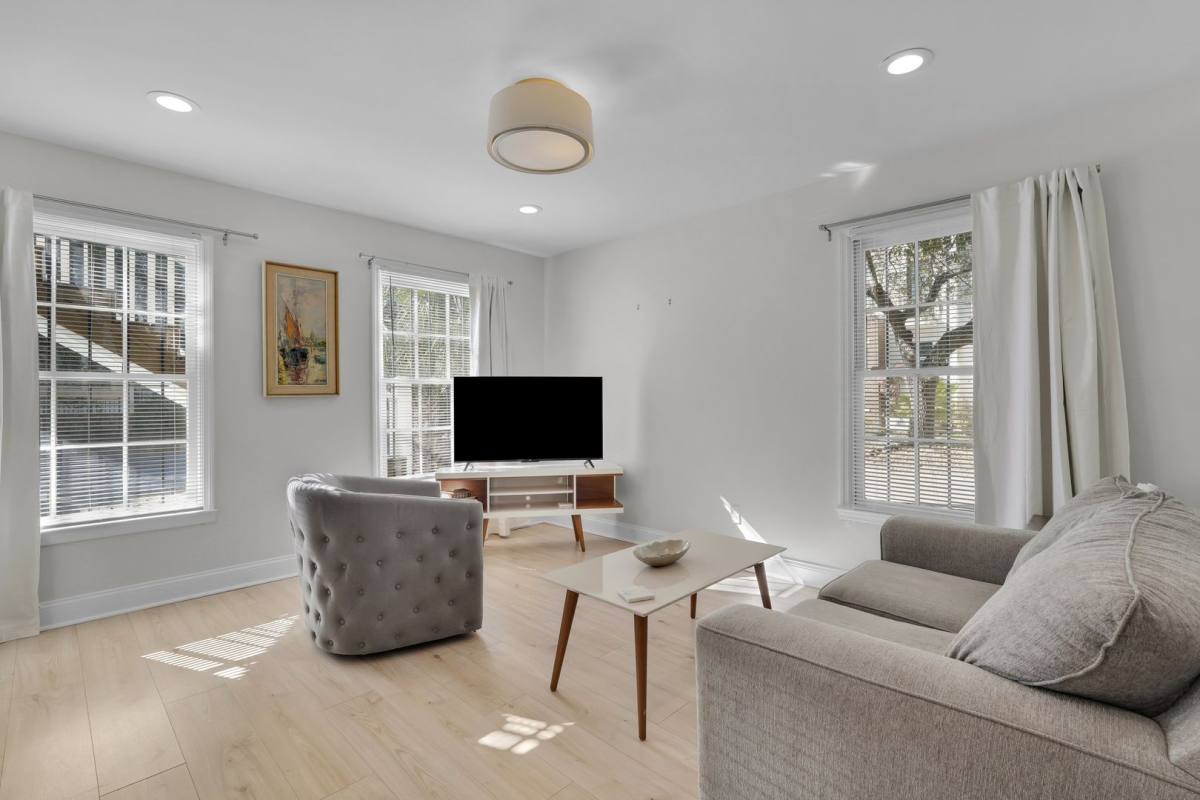 Apartment for rent at 702 Tattnall St, Savannah, GA 31401