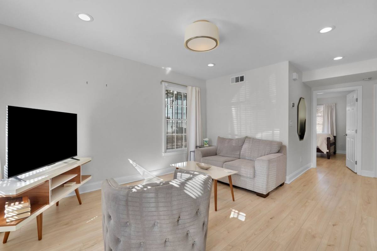 Apartment for rent at 702 Tattnall St, Savannah, GA 31401