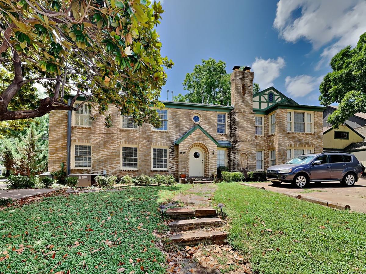 Apartment for rent at 3551 W 4th St, Fort Worth, TX 76107