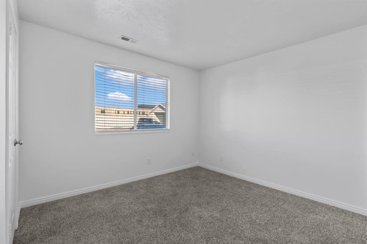 Townhouse for rent at 850 S 1000 E, Clearfield, UT 84015