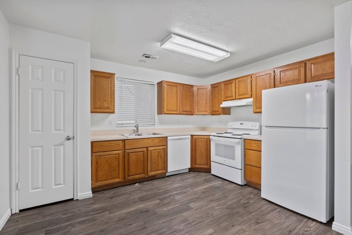 Townhouse for rent at 850 S 1000 E, Clearfield, UT 84015