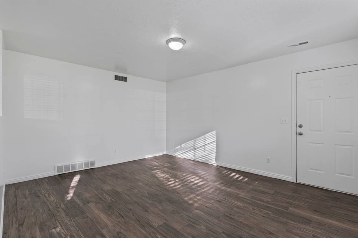 Townhouse for rent at 850 S 1000 E, Clearfield, UT 84015
