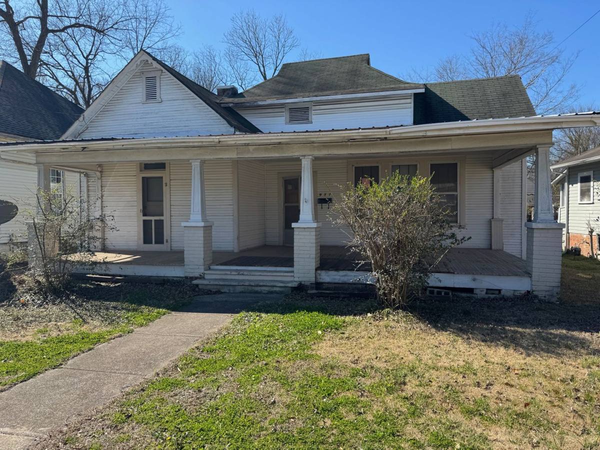 House for rent at 931 S 11th St, Gadsden, AL 35901