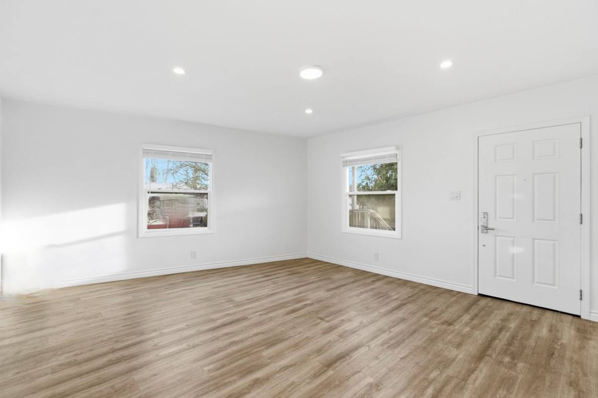 Apartment for rent at 1313 Pico Blvd, Santa Monica, CA 90405