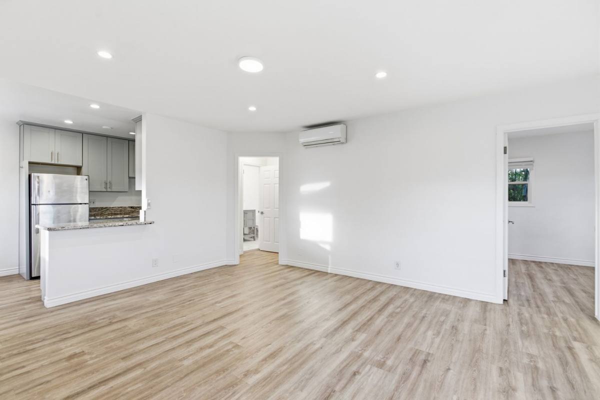 Apartment for rent at 1313 Pico Blvd, Santa Monica, CA 90405
