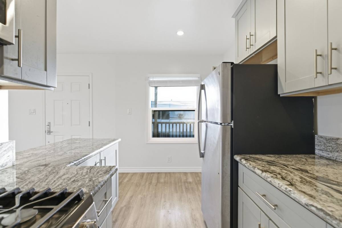 Apartment for rent at 1313 Pico Blvd, Santa Monica, CA 90405
