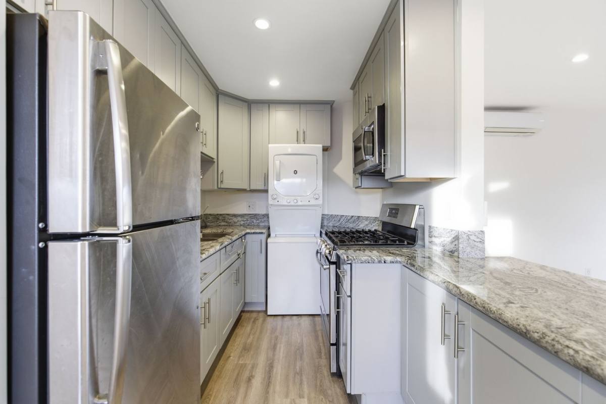 Apartment for rent at 1313 Pico Blvd, Santa Monica, CA 90405