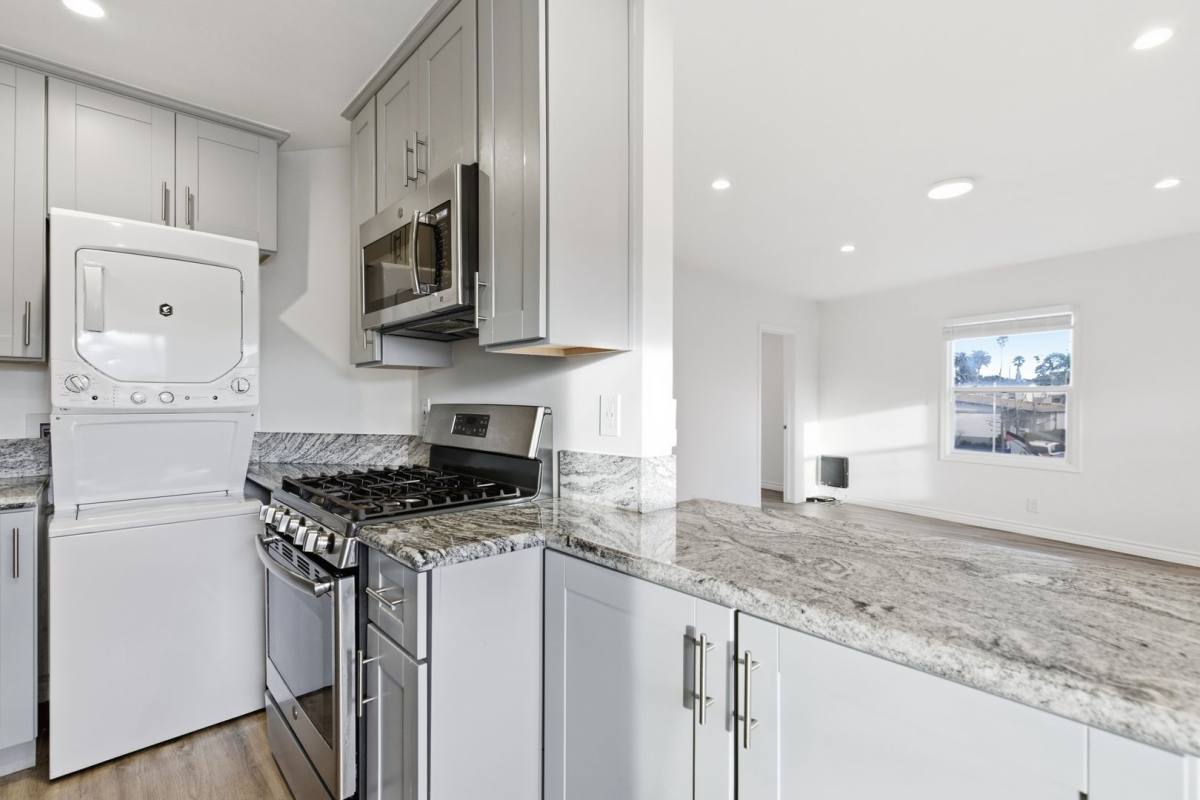 Apartment for rent at 1313 Pico Blvd, Santa Monica, CA 90405