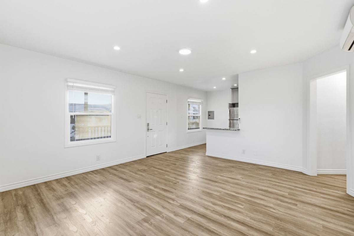 Apartment for rent at 1313 Pico Blvd, Santa Monica, CA 90405