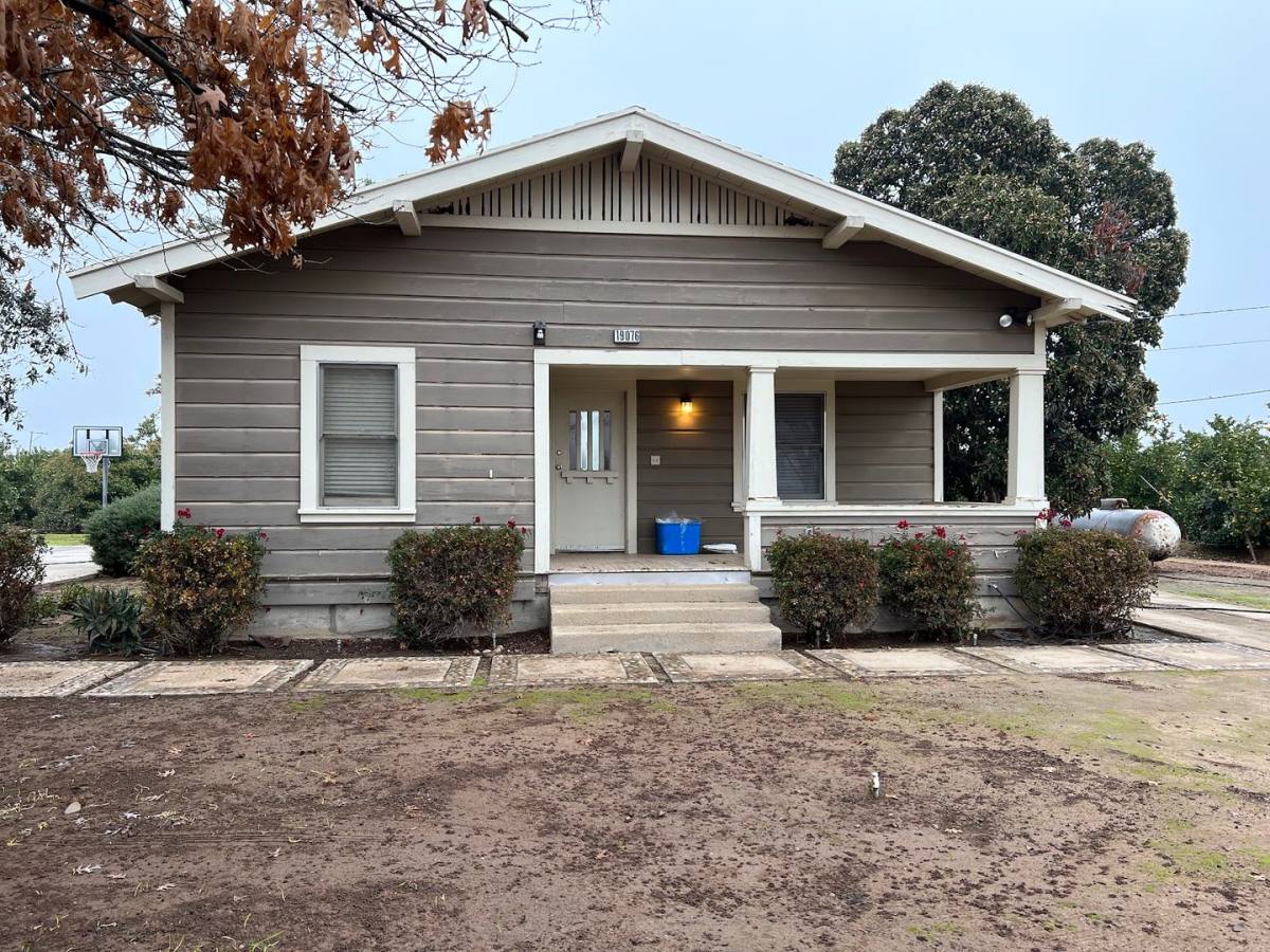 House for rent at 19076 E Central Ave, Sanger, CA 93657