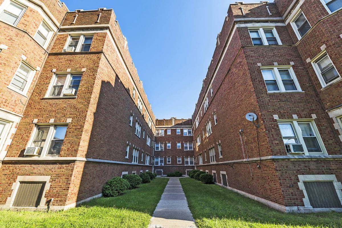 Apartment for rent at 7109-15 S Ridgeland Ave, Chicago, IL 60649
