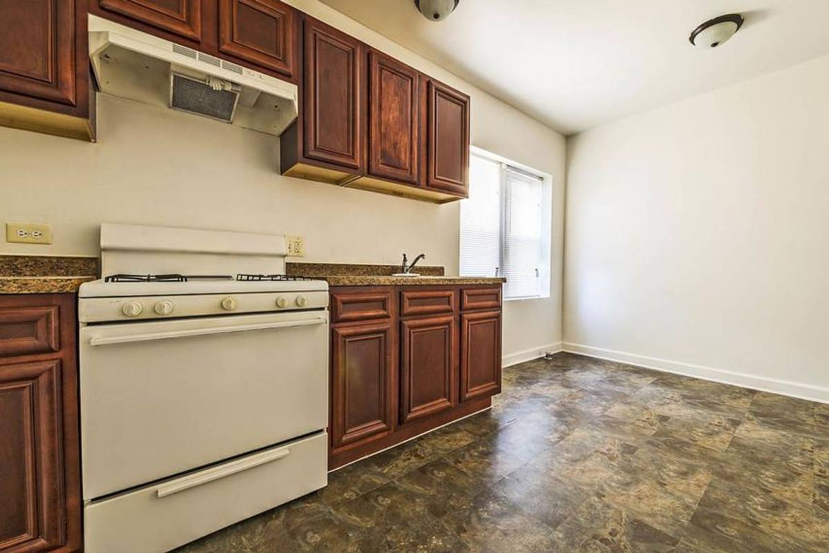 Apartment for rent at 7109-15 S Ridgeland Ave, Chicago, IL 60649