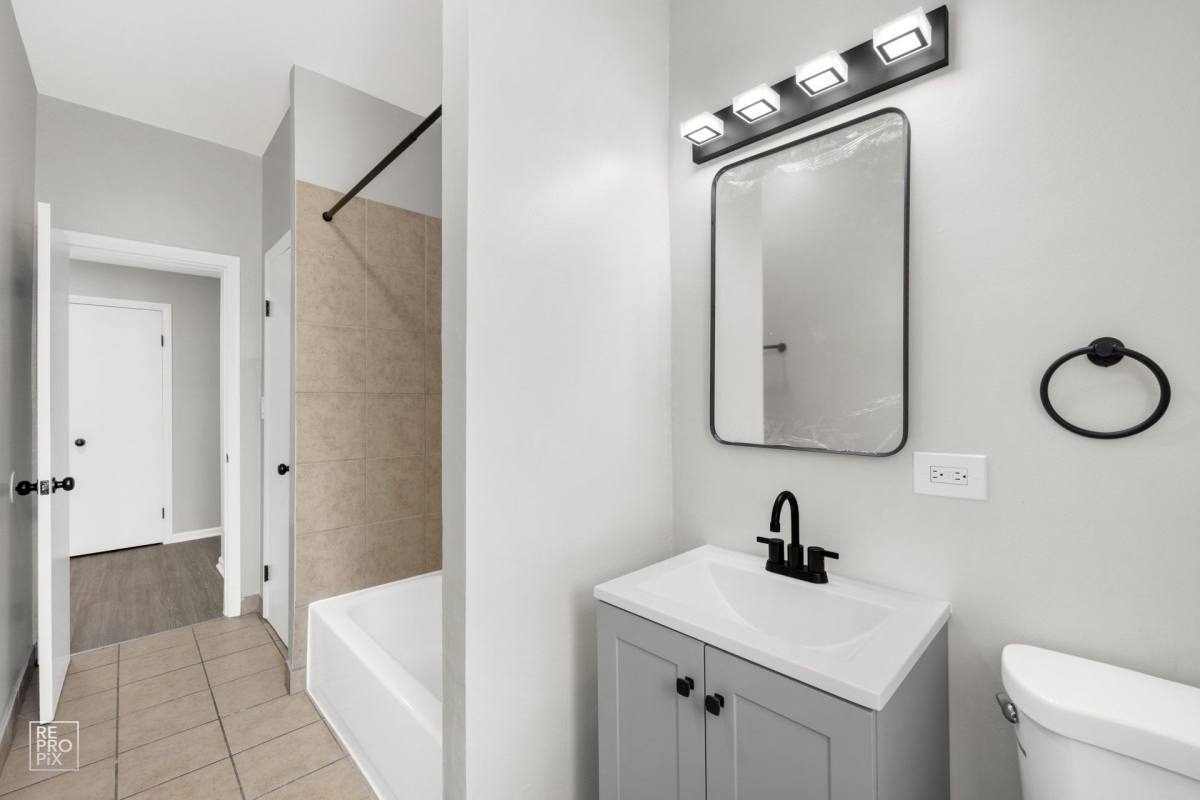 Apartment for rent at 5047 S St Lawrence Ave, Chicago, IL 60615