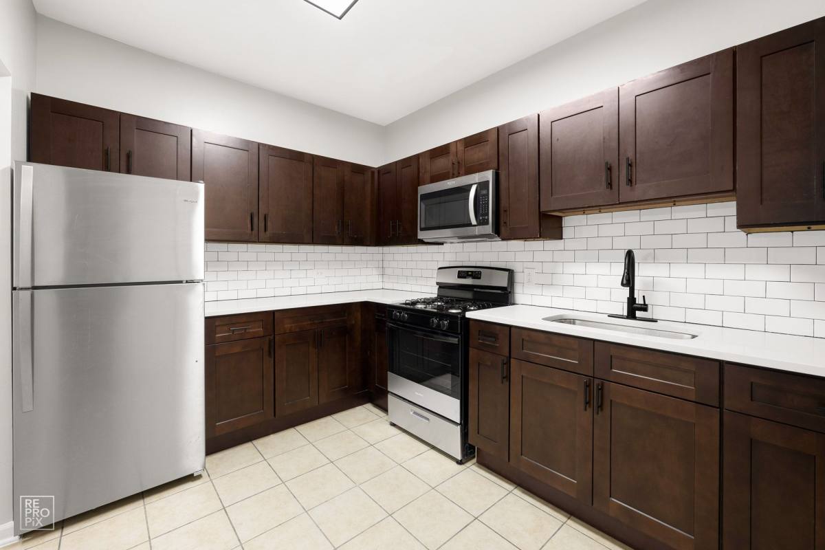 Apartment for rent at 5047 S St Lawrence Ave, Chicago, IL 60615