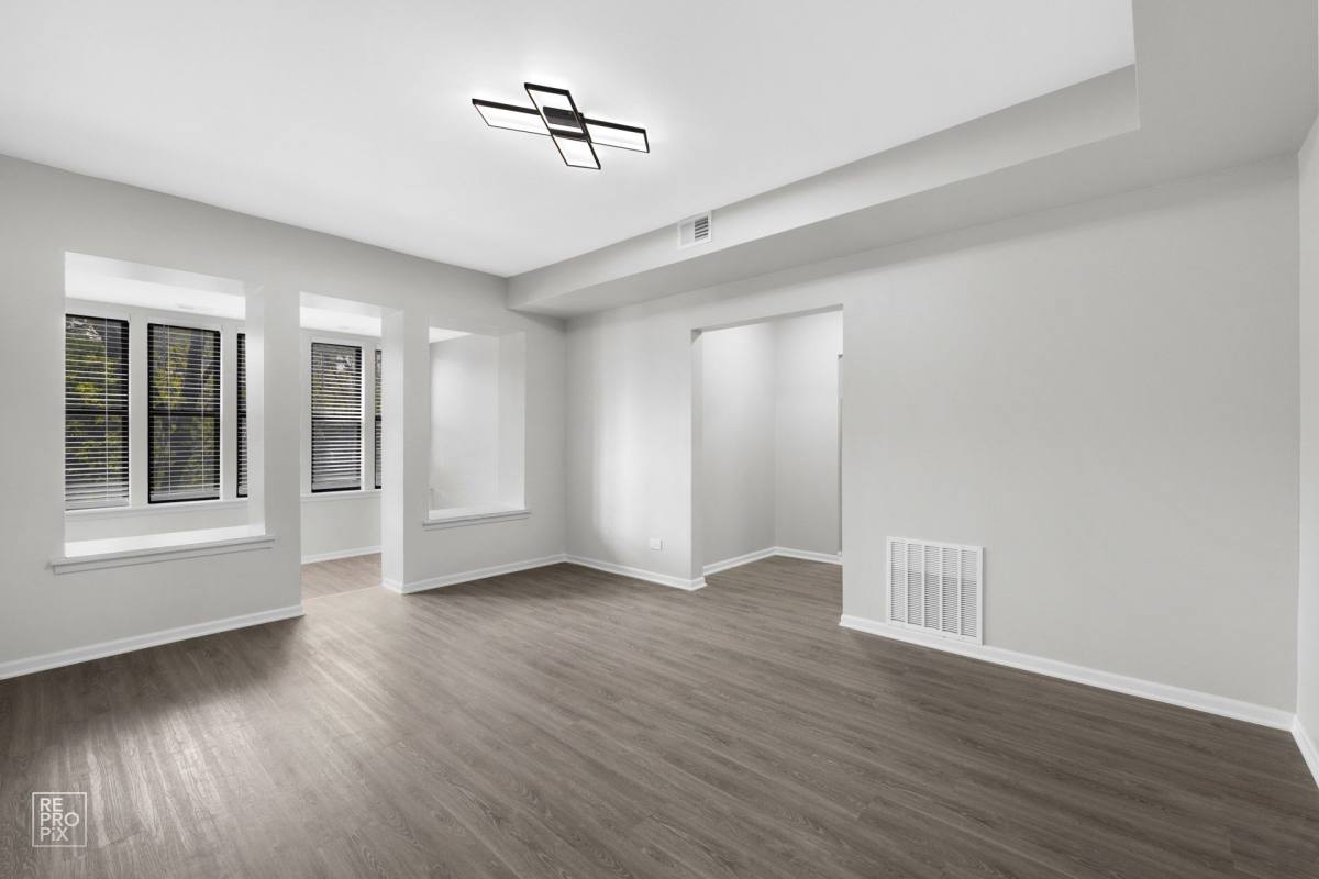 Apartment for rent at 5047 S St Lawrence Ave, Chicago, IL 60615