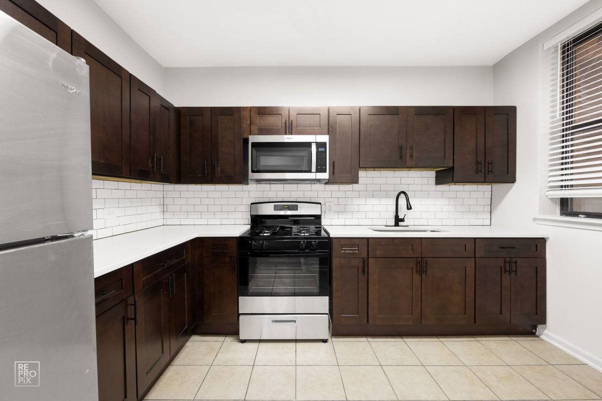 Apartment for rent at 5047 S St Lawrence Ave, Chicago, IL 60615