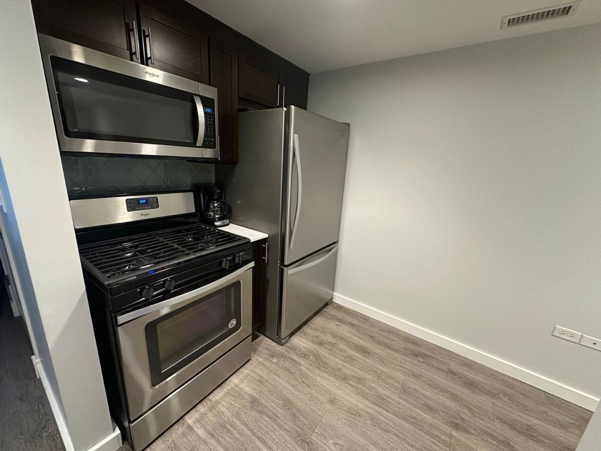 Apartment for rent at 1323 W Morse Ave, Chicago, IL 60626