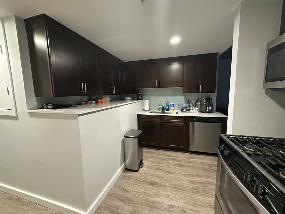 Apartment for rent at 1323 W Morse Ave, Chicago, IL 60626