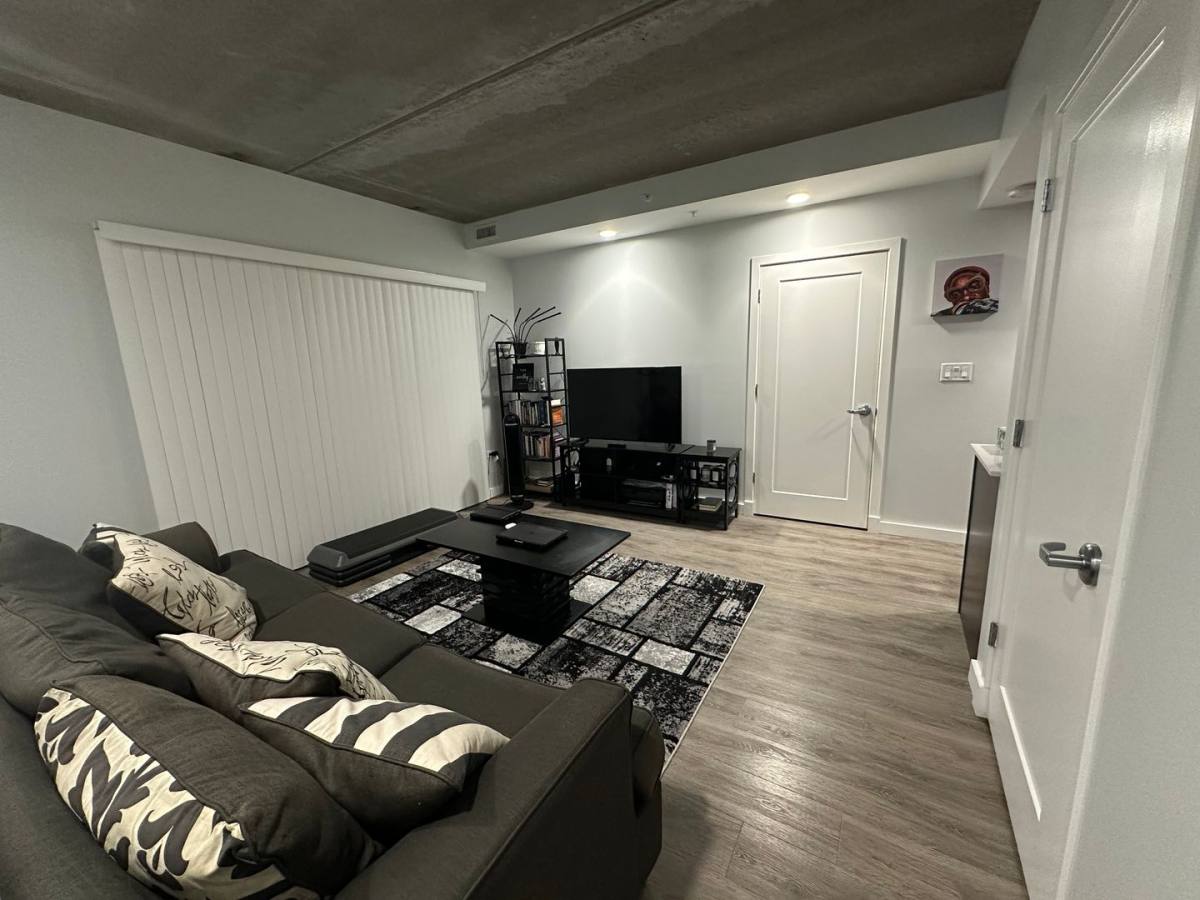 Apartment for rent at 1323 W Morse Ave, Chicago, IL 60626