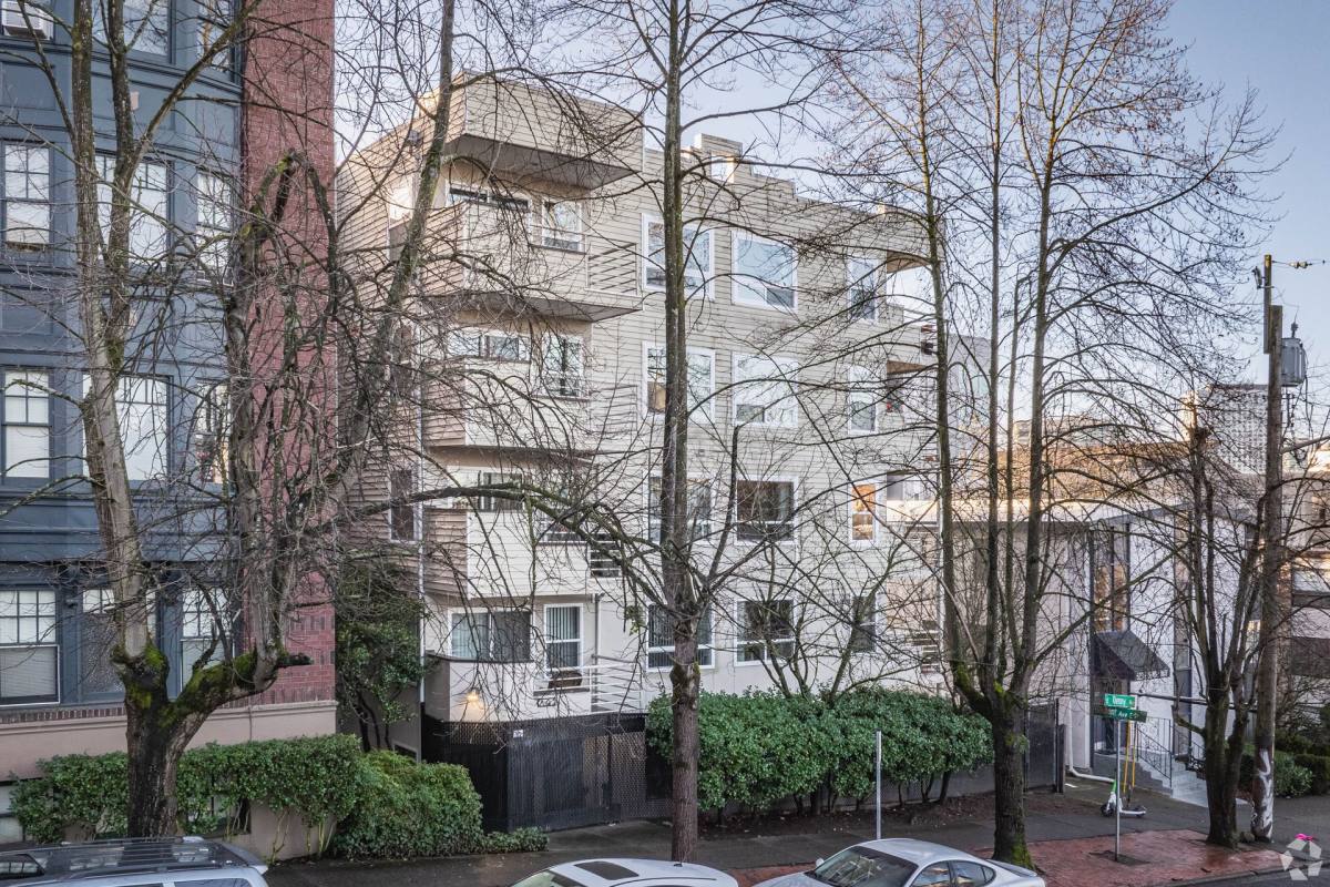 Apartment for rent at 601 E Denny Way, Seattle, WA 98122