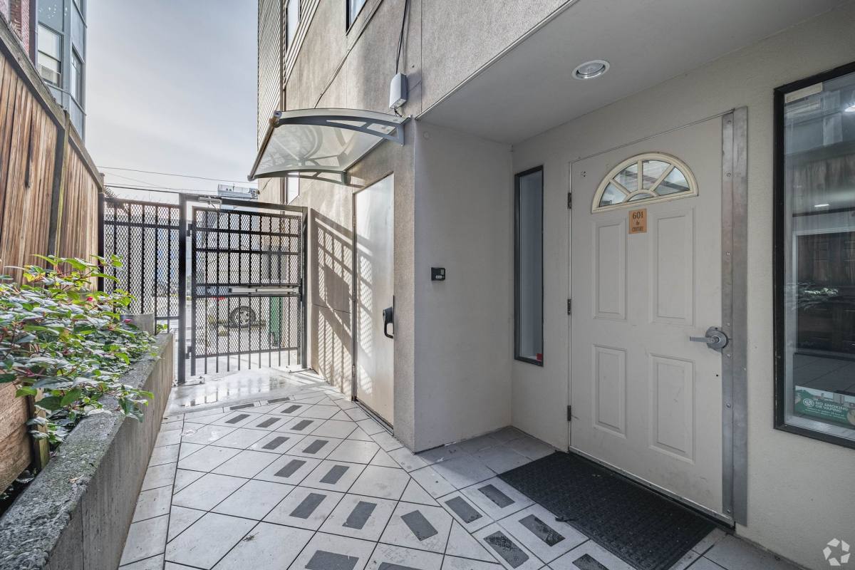 Apartment for rent at 601 E Denny Way, Seattle, WA 98122