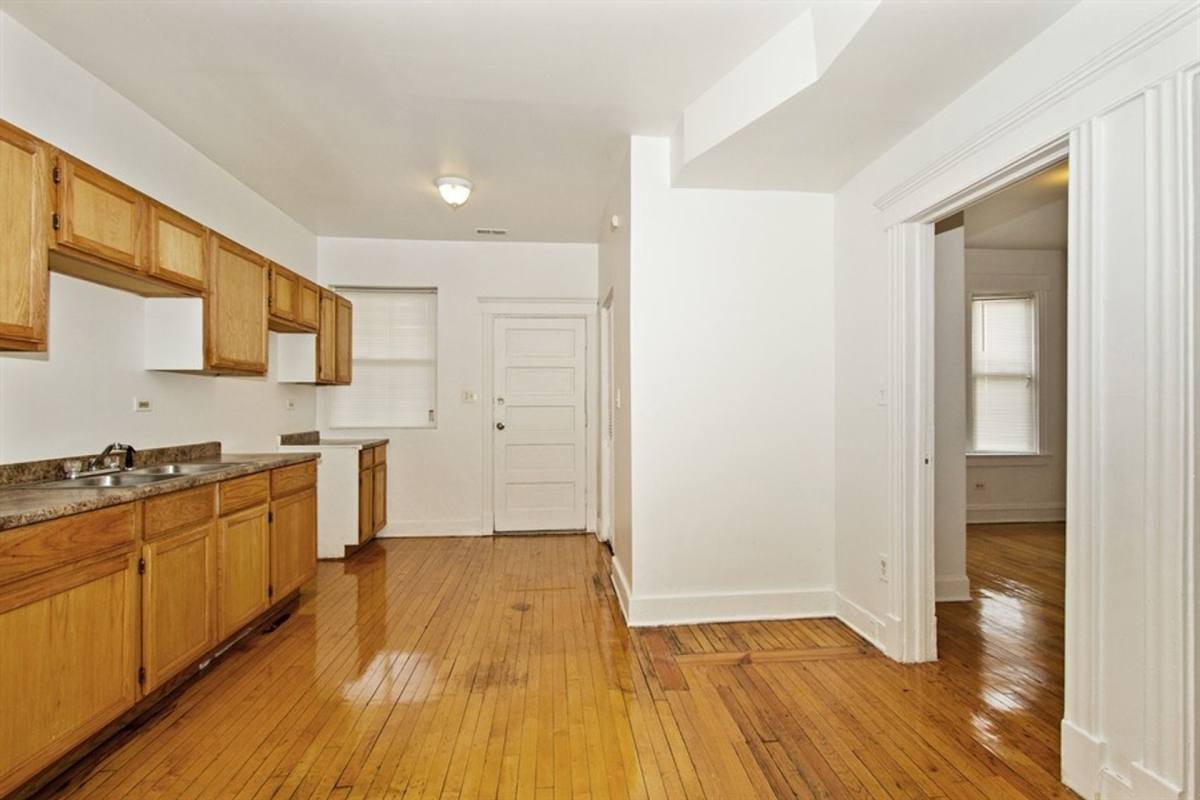 Apartment for rent at 948-50 W 77th St, Chicago, IL 60620