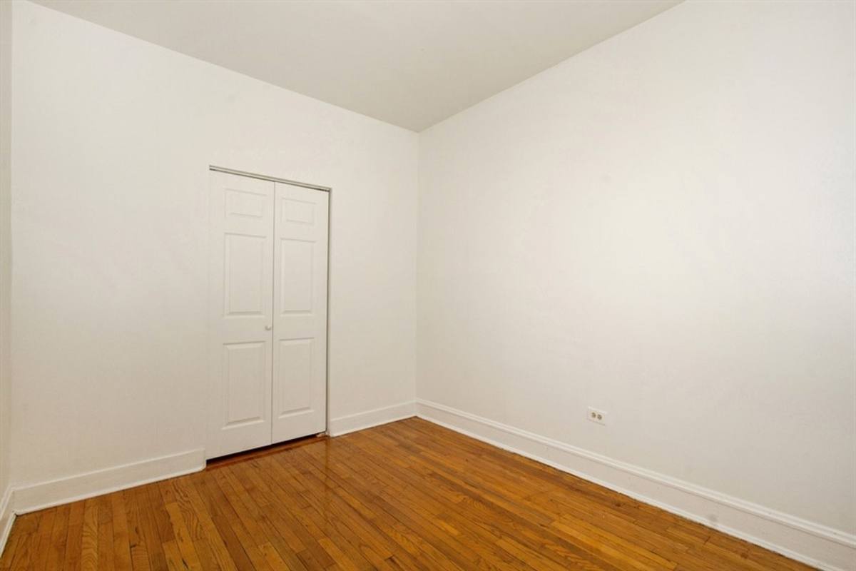 Apartment for rent at 948-50 W 77th St, Chicago, IL 60620