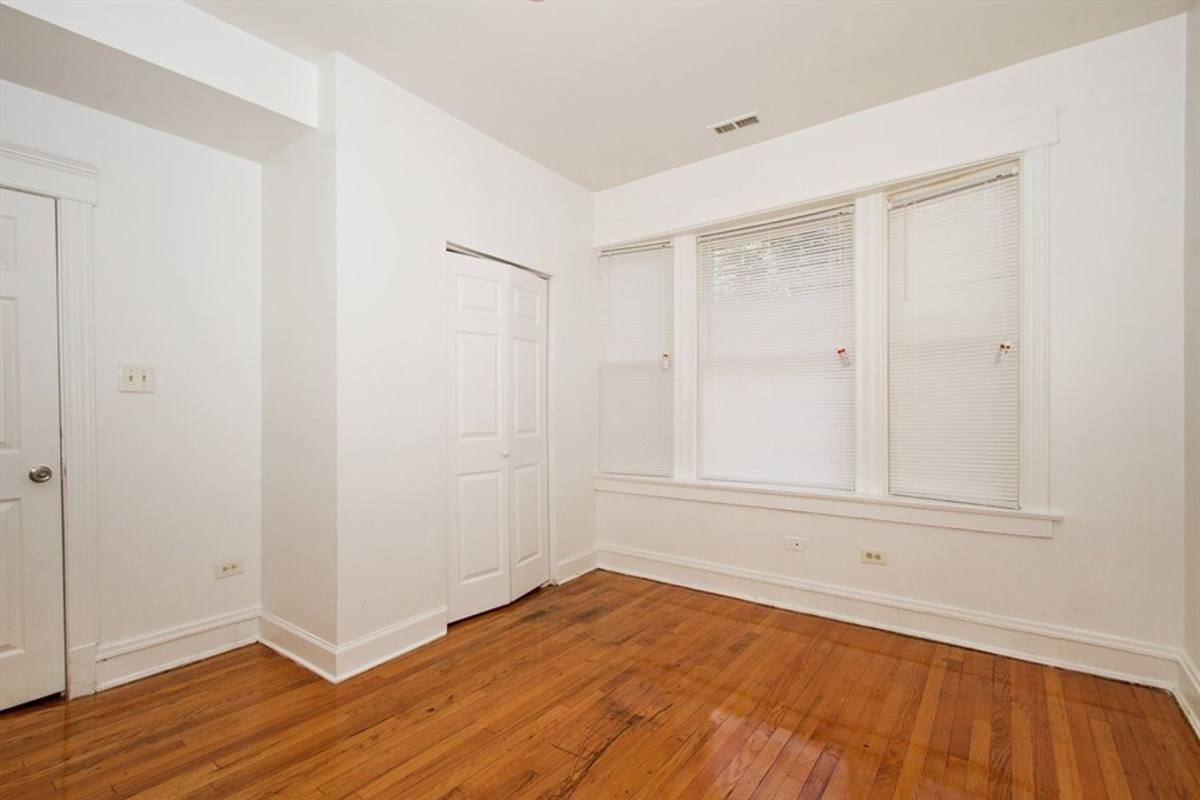 Apartment for rent at 948-50 W 77th St, Chicago, IL 60620