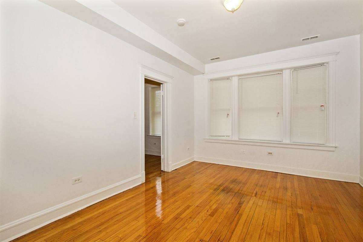 Apartment for rent at 948-50 W 77th St, Chicago, IL 60620