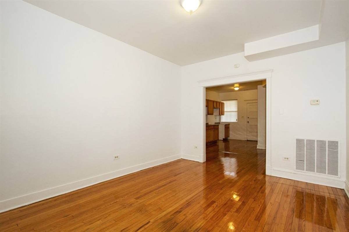 Apartment for rent at 948-50 W 77th St, Chicago, IL 60620