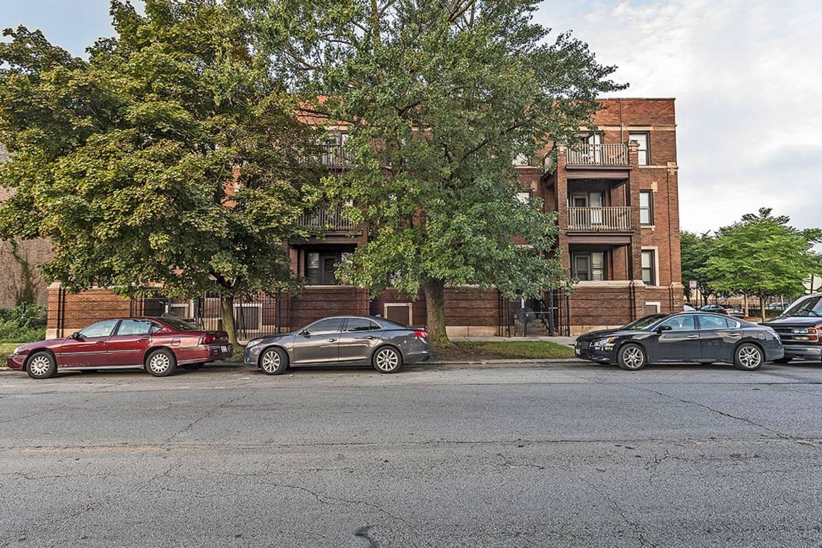 Apartment for rent at 221 E 60th St, Chicago, IL 60637